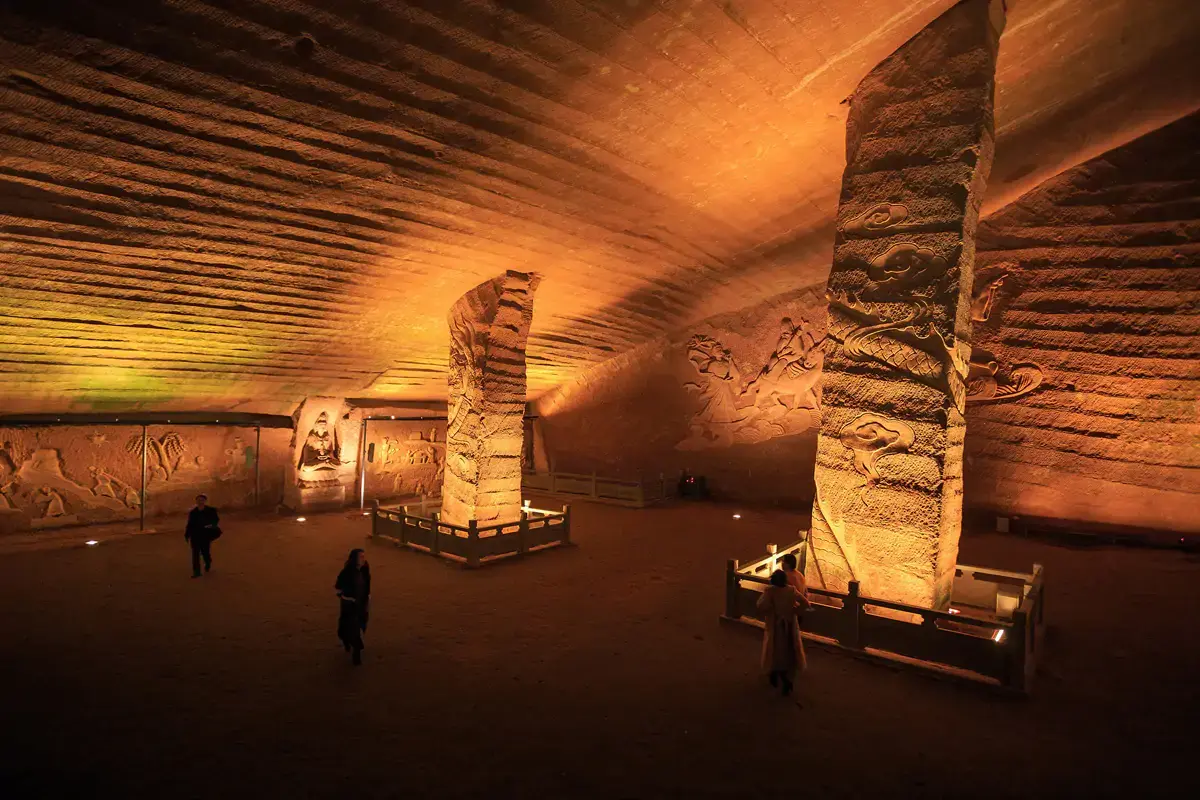 غارهای عجیب و رازآلود لانگیو در چین